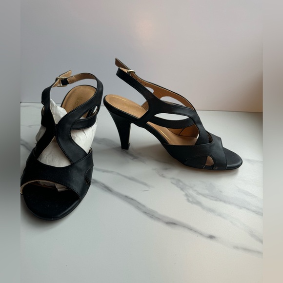 Variety of shoes, booties, sandals and walking shoes size 7.5 and 8 - Picture 4 of 11